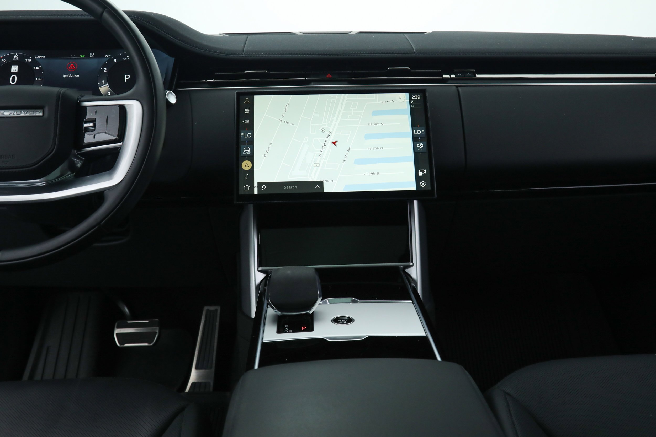 Used 2024 White Land Rover SE image 27