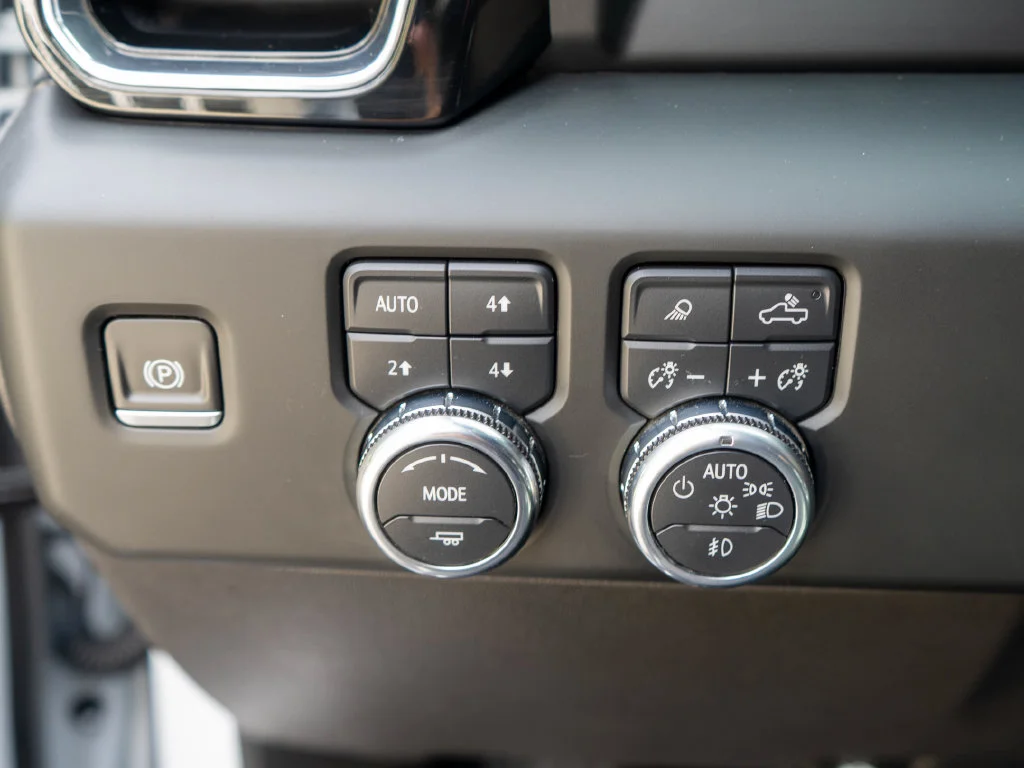 Used 2023 White GMC Denali image 21