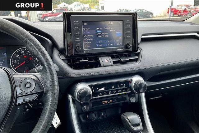 2022 Toyota RAV4 LE - Photo 7