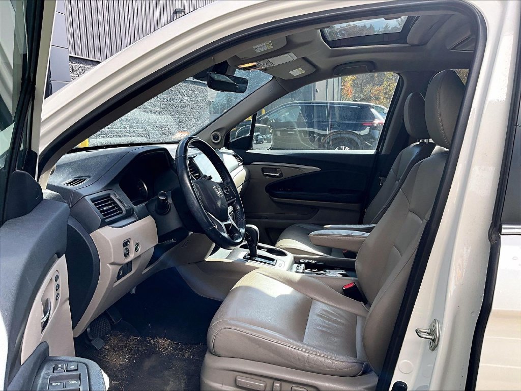 Used 2019 White Honda EX-L image 7