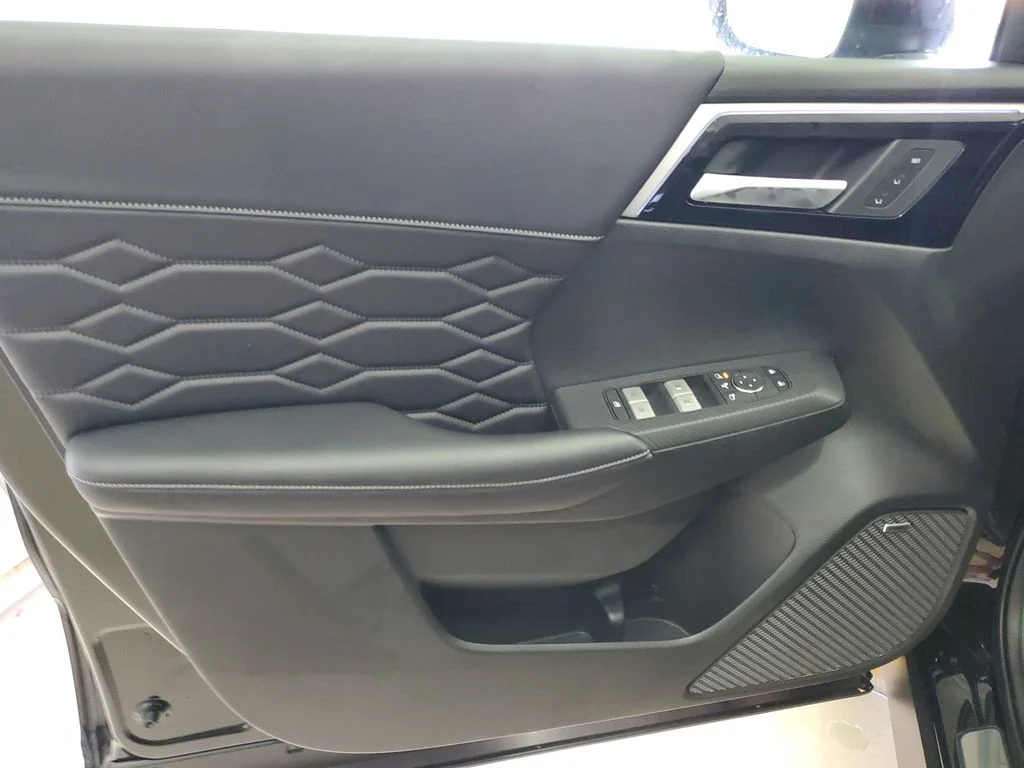 New 2026 Black Mitsubishi SEL image 19