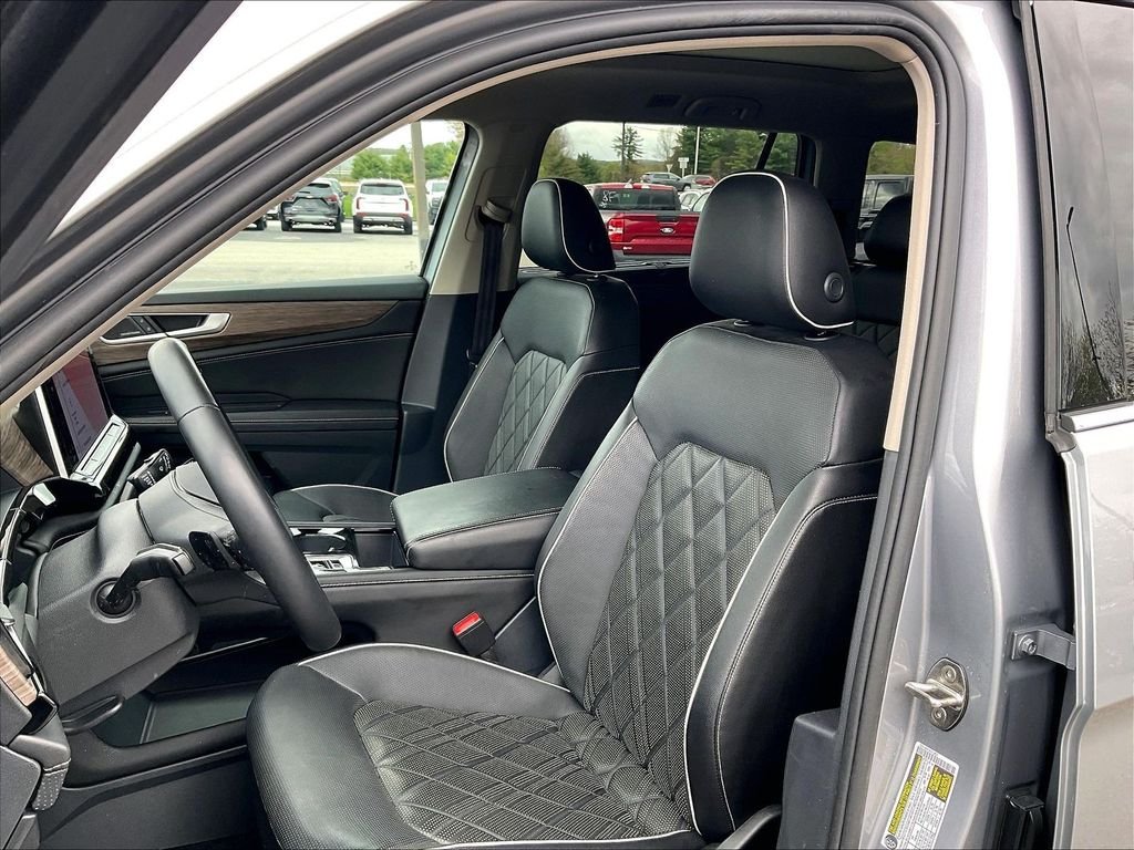 Used 2024 Silver Mist Metallic Volkswagen 2.0T SEL Premium R-Line image 9