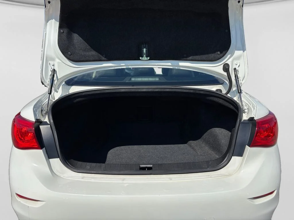 Used 2017 White INFINITI 3.0t Premium image 17