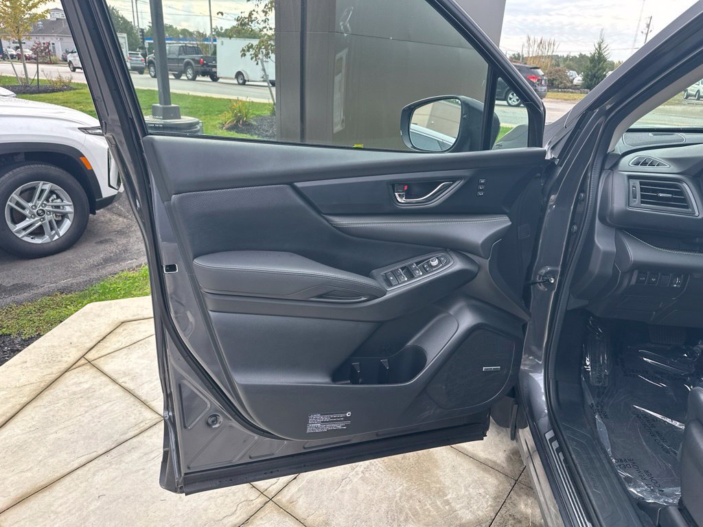 Used 2025 Gray Subaru Onyx Edition Touring image 9