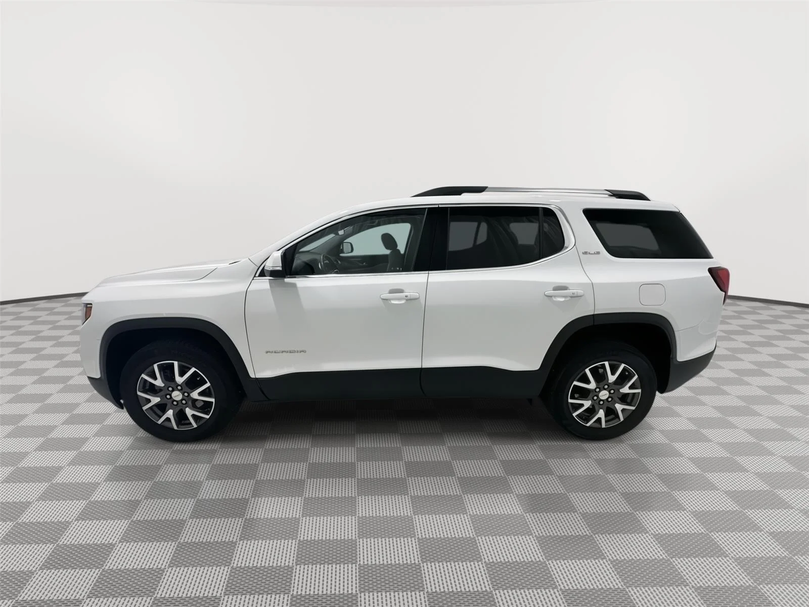 Used 2022 GMC Acadia SLE with VIN 1GKKNRL45NZ158676 for sale in Alexandria, Minnesota