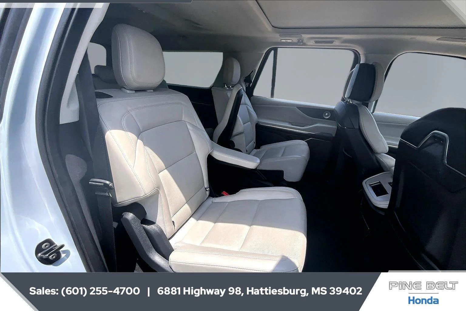 Used 2025 Gray Mist Metallic Tri-Coat Lincoln Reserve image 20