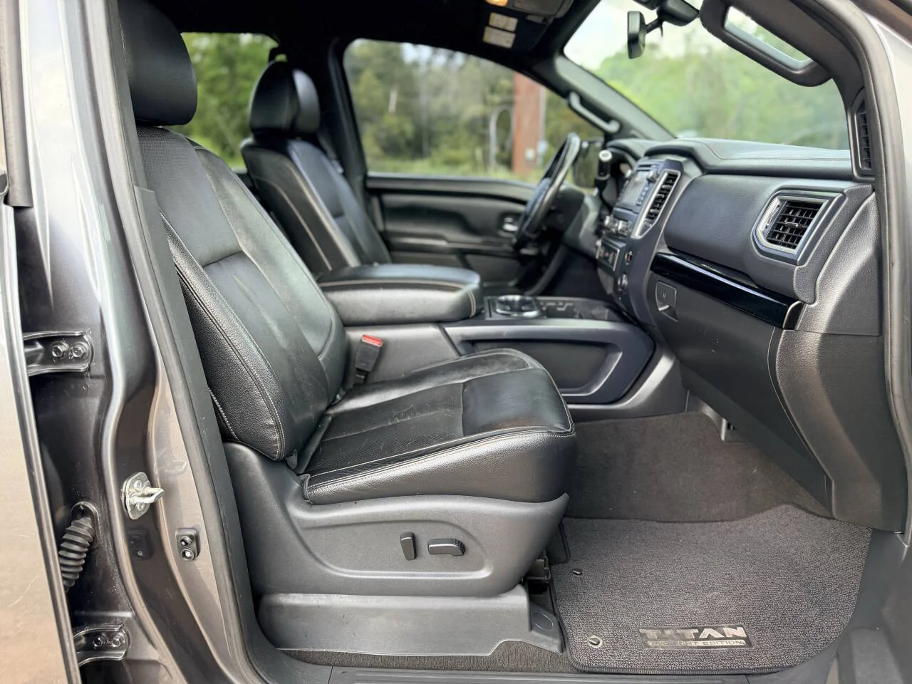 Used 2018 Gray Nissan SL 4x2 4dr Crew Cab image 15