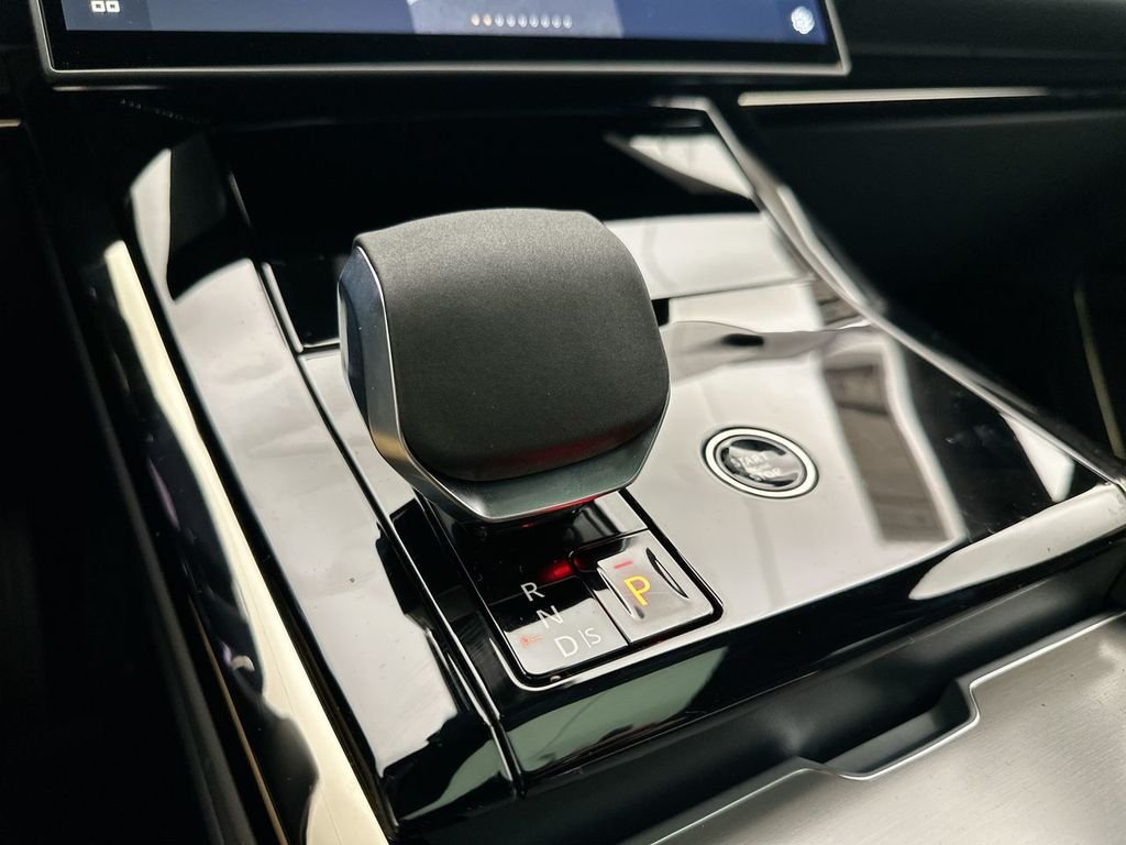 New 2026 Carpathian Grey Land Rover SE image 12