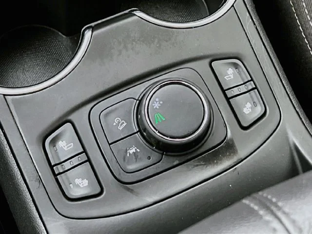 Used 2023 White GMC SLE image 21