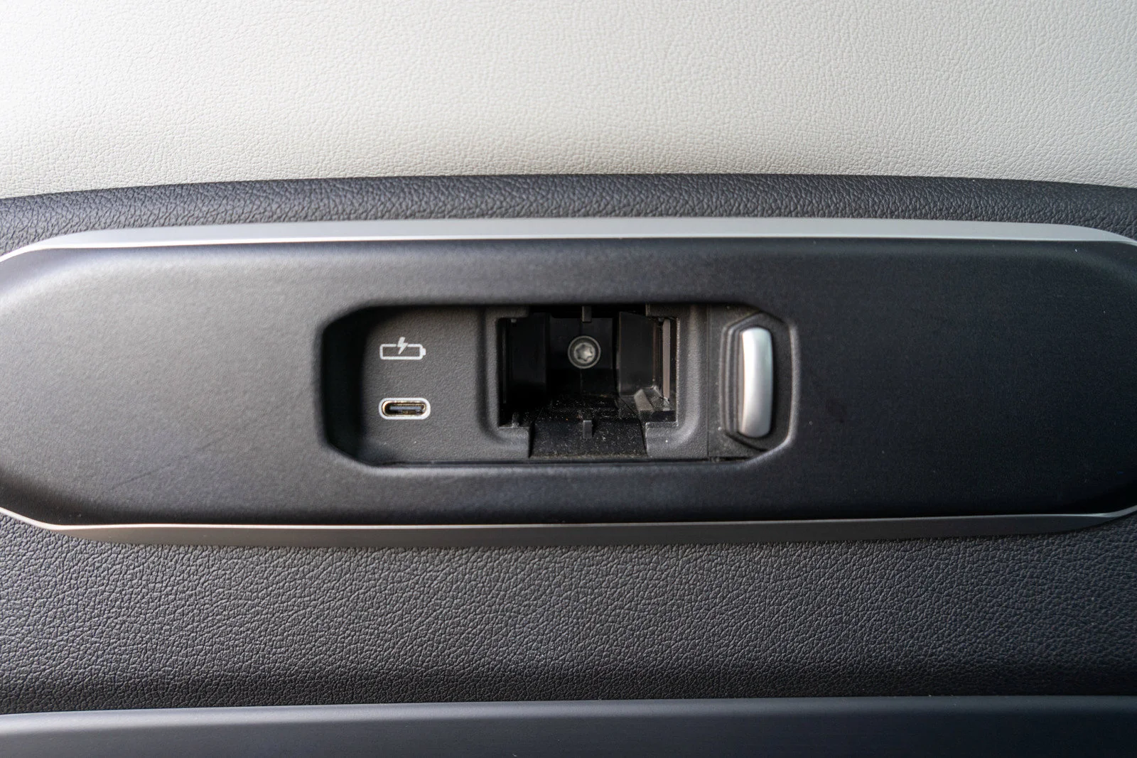 Used 2024  BMW xDrive40i image 34