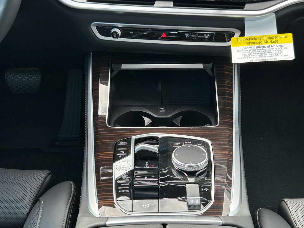 New 2026 Manhattan Green Metallic BMW xDrive50e image 27