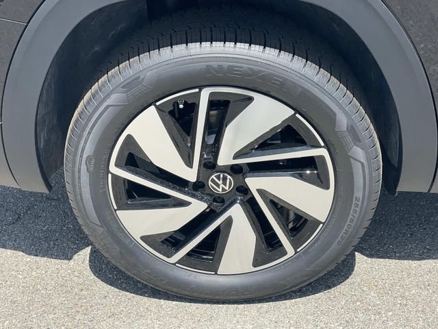 New 2026 Black Volkswagen 2.0T SE w/Technology image 30