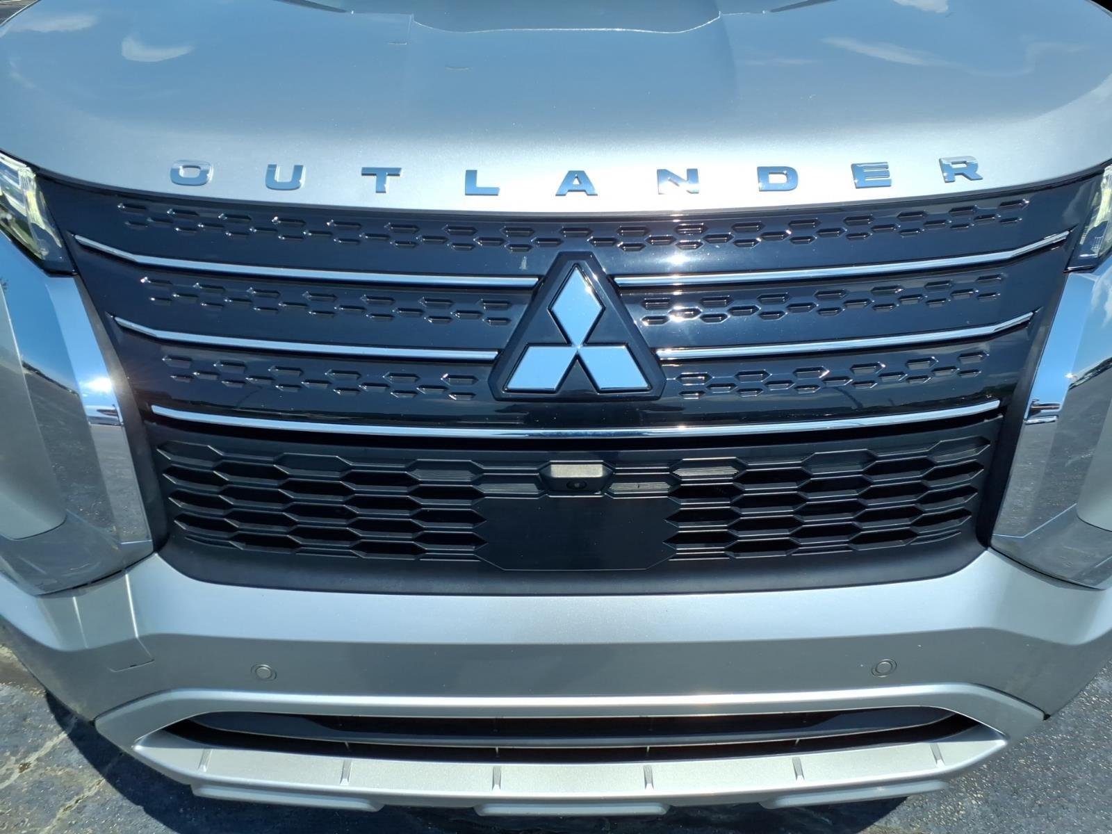 Used 2023 Alloy Silver Metallic Mitsubishi SE image 14