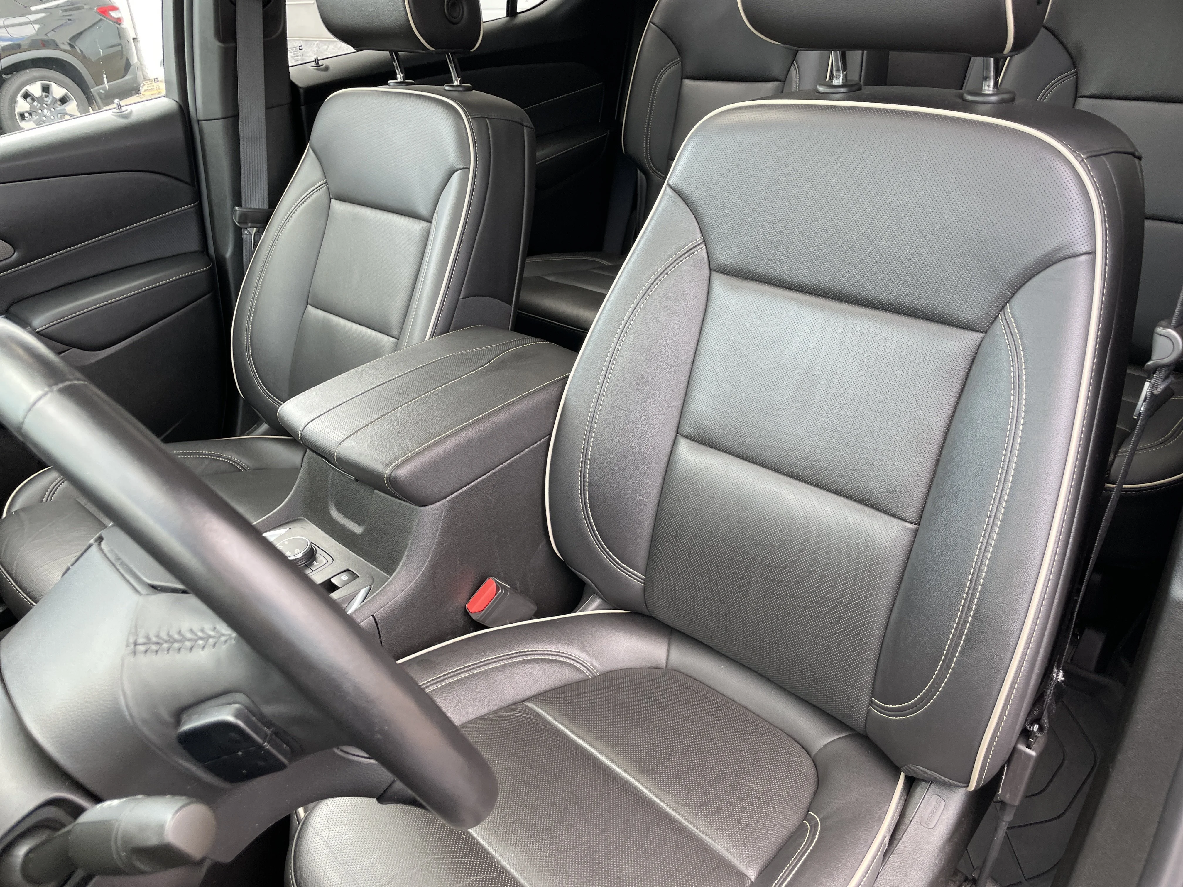 Used 2022 Mosaic Black Metallic Chevrolet Premier image 27