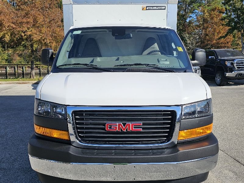 New 2025 Summit White GMC 1WT image 8