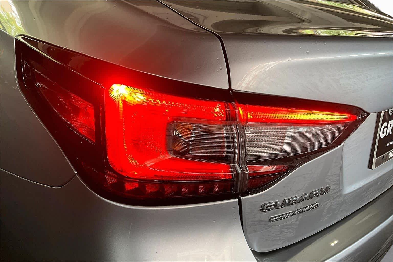 Used 2022 Ice Silver Metallic Subaru Premium image 27
