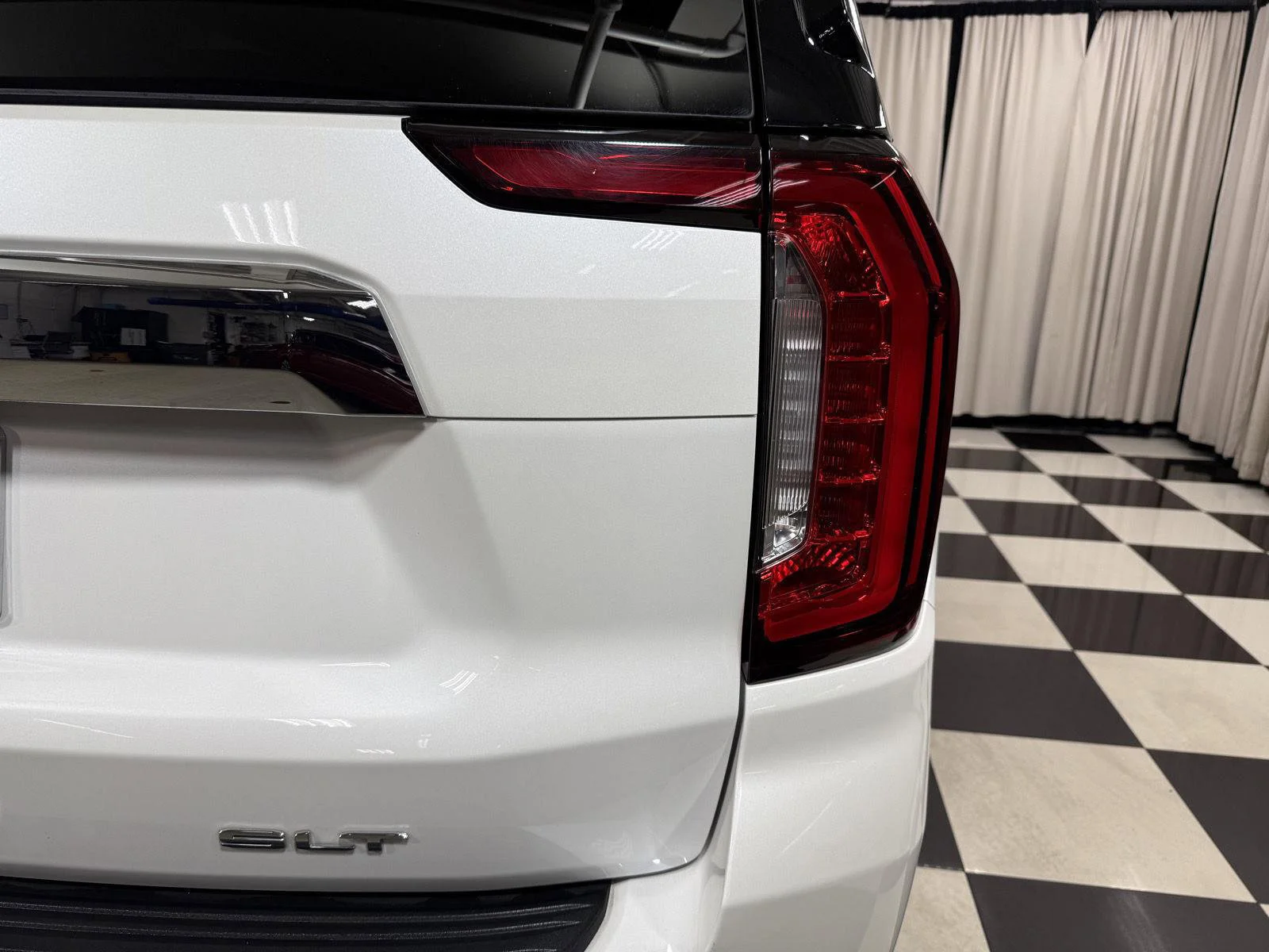 Used 2021 White GMC SLT image 23