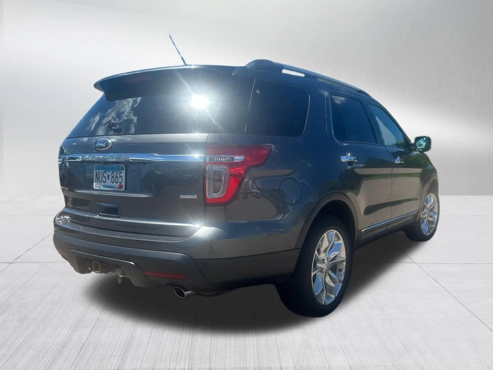 Used 2015 Magnetic Metallic Ford Limited image 7