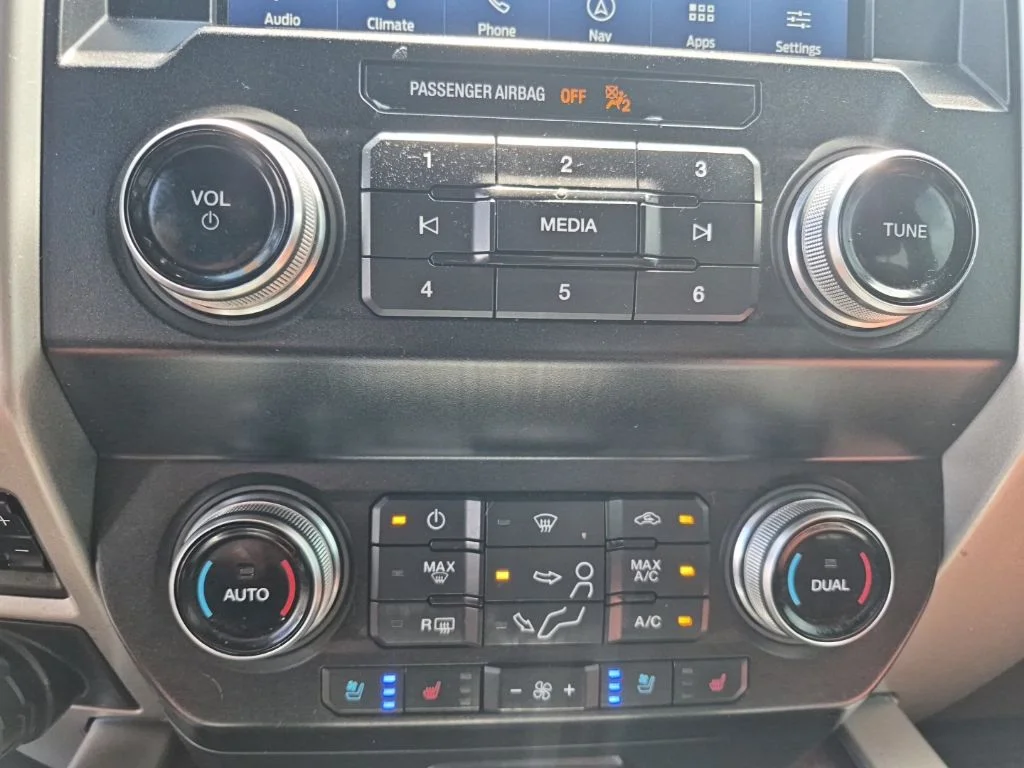 Used 2020 Agate Black Metallic Ford King Ranch image 23