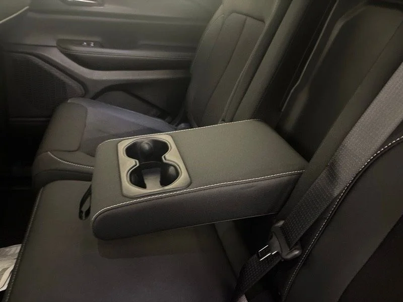 New 2026 Silver Zynith Exterior Paint Jeep Laredo X image 23