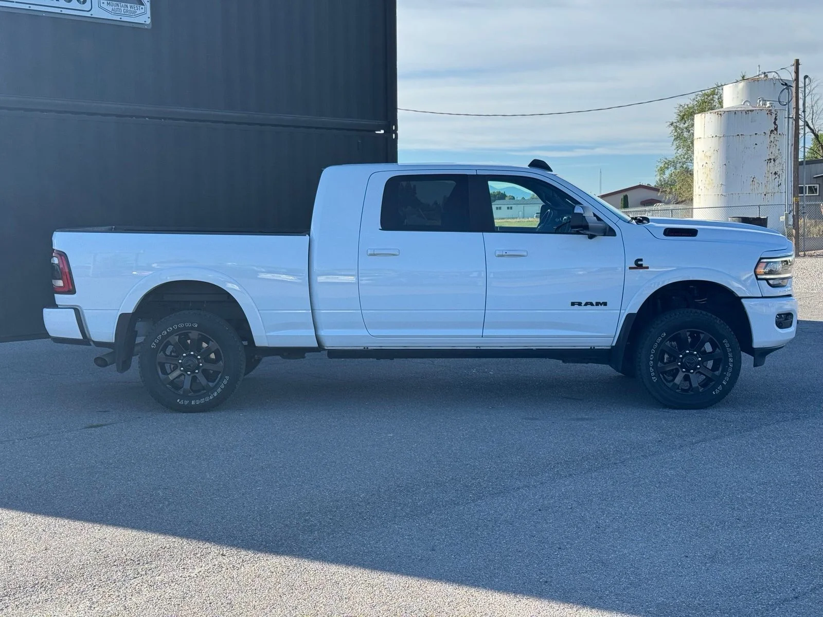 Used 2022 White Ram Laramie image 3