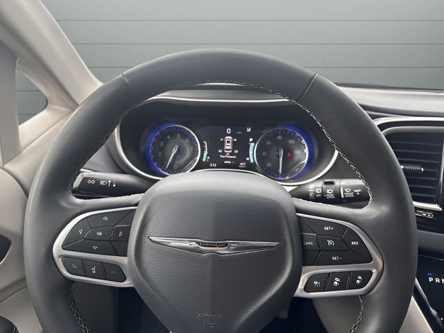 Used 2023 White Chrysler Touring L image 13