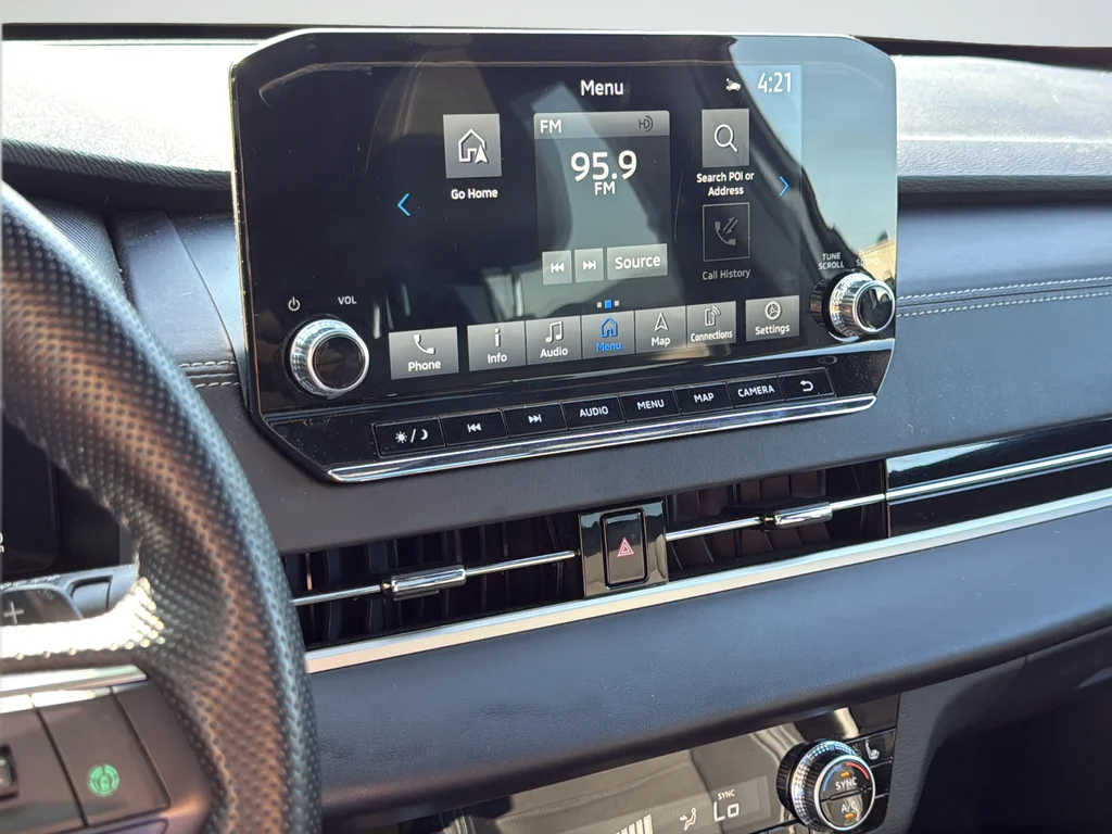 Used 2024  Mitsubishi SE Black Edition image 14