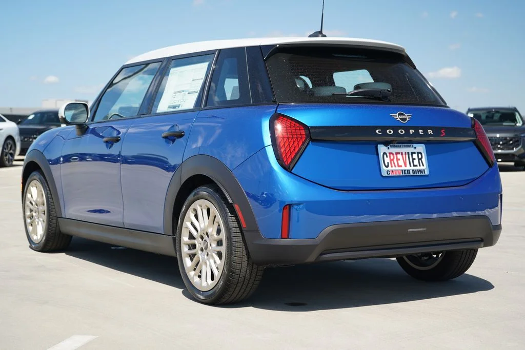 New 2026 MINI 4 Door Iconic Sportshatch in Santa Ana #M260260