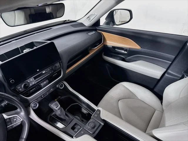 Certified Used 2024 WIND CHILL PEARL Toyota  image 21