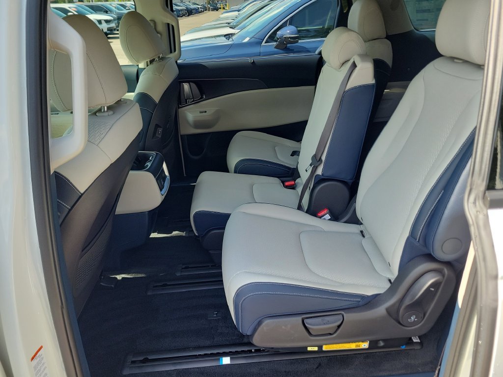 New 2026 Snow White Pearl Kia SX Prestige image 16