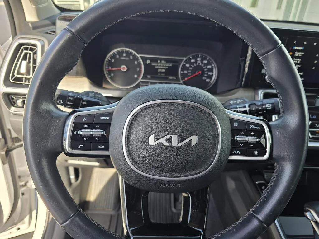 Used 2023 Glacial White Pearl Kia X-Line EX image 11