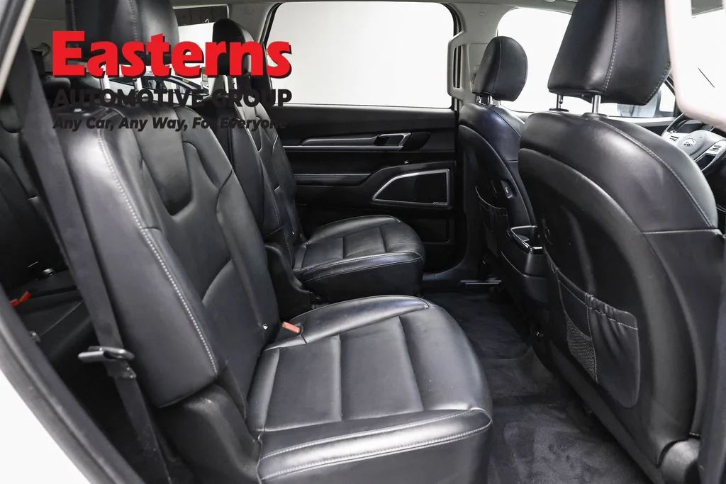 Used 2020 White Kia S image 24