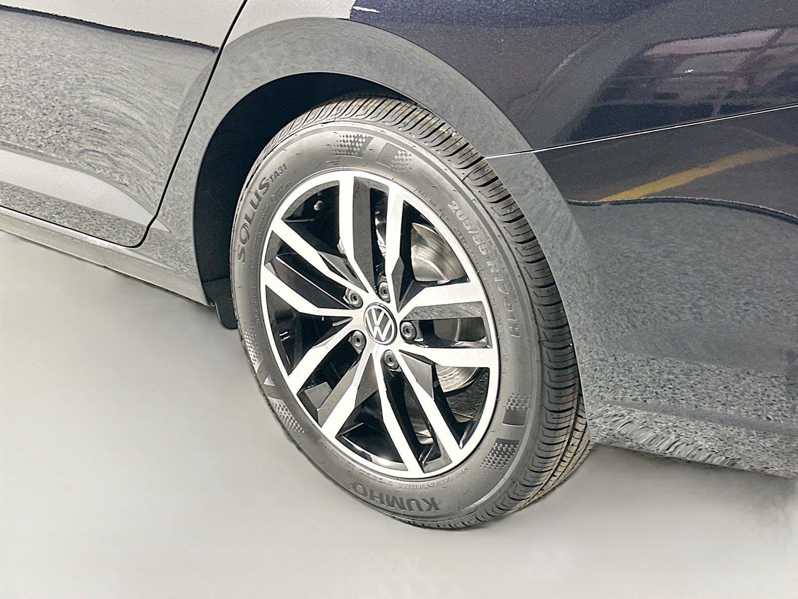 2025 Volkswagen Jetta SE - Photo 8