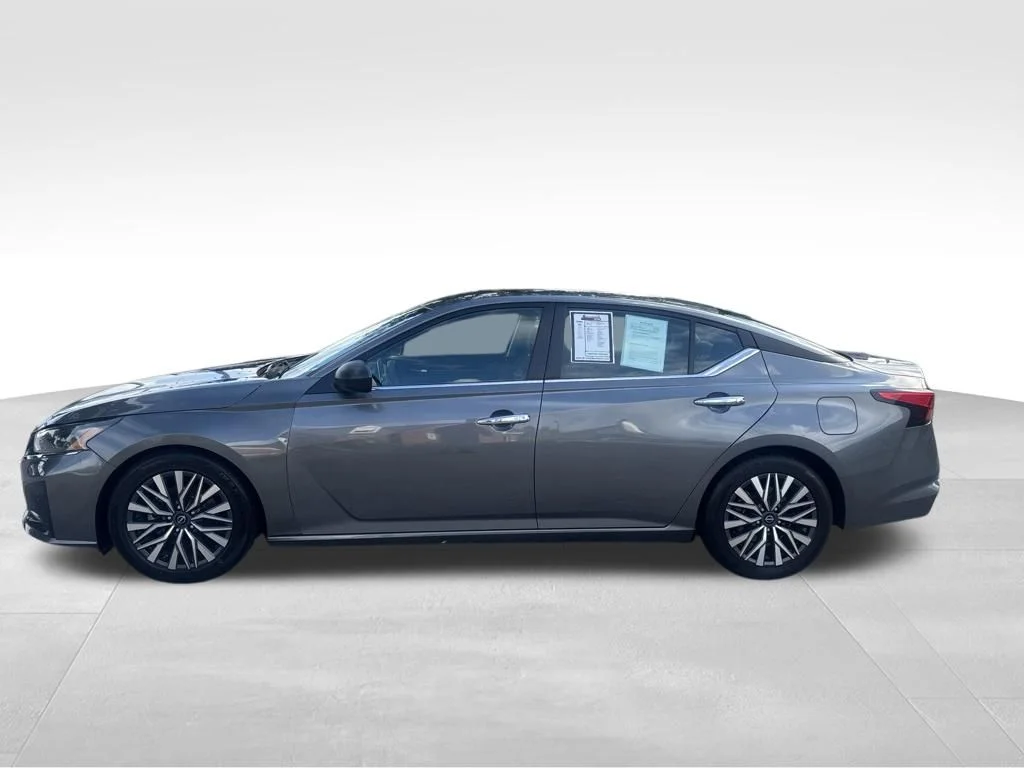 Used 2024 Gray Nissan 2.5 SV image 3