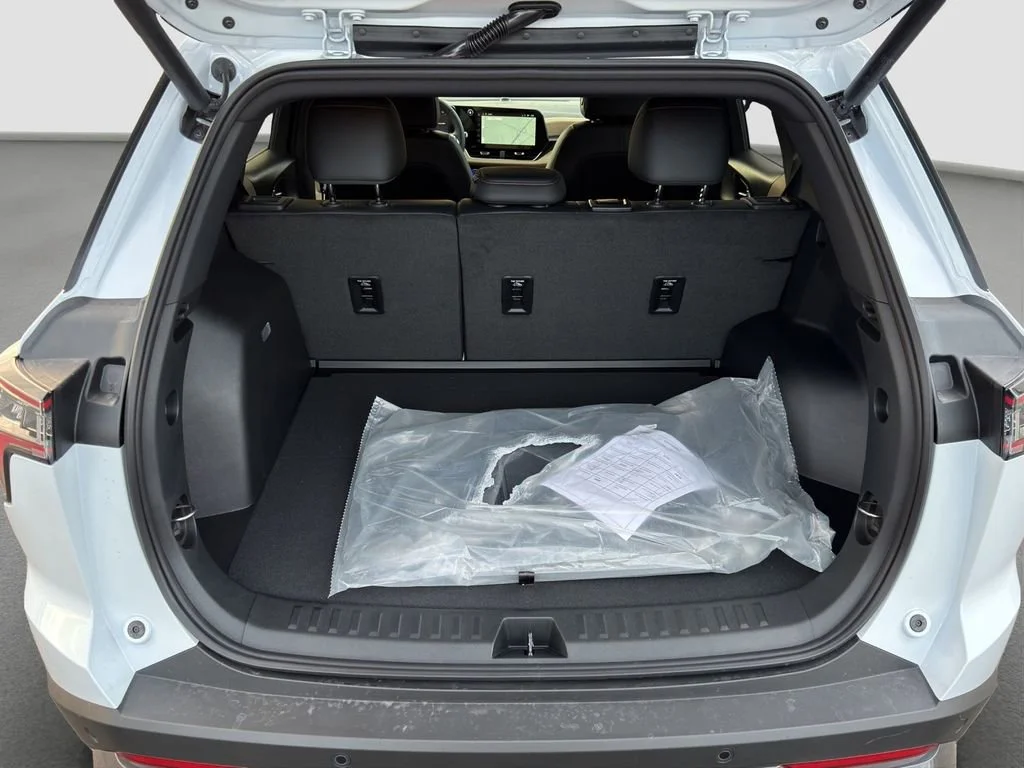 New 2026 Polar White Tricoat Chevrolet ACTIV image 20