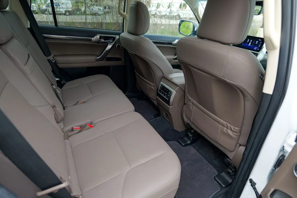 Used 2023 White Pearl Lexus 460 image 31