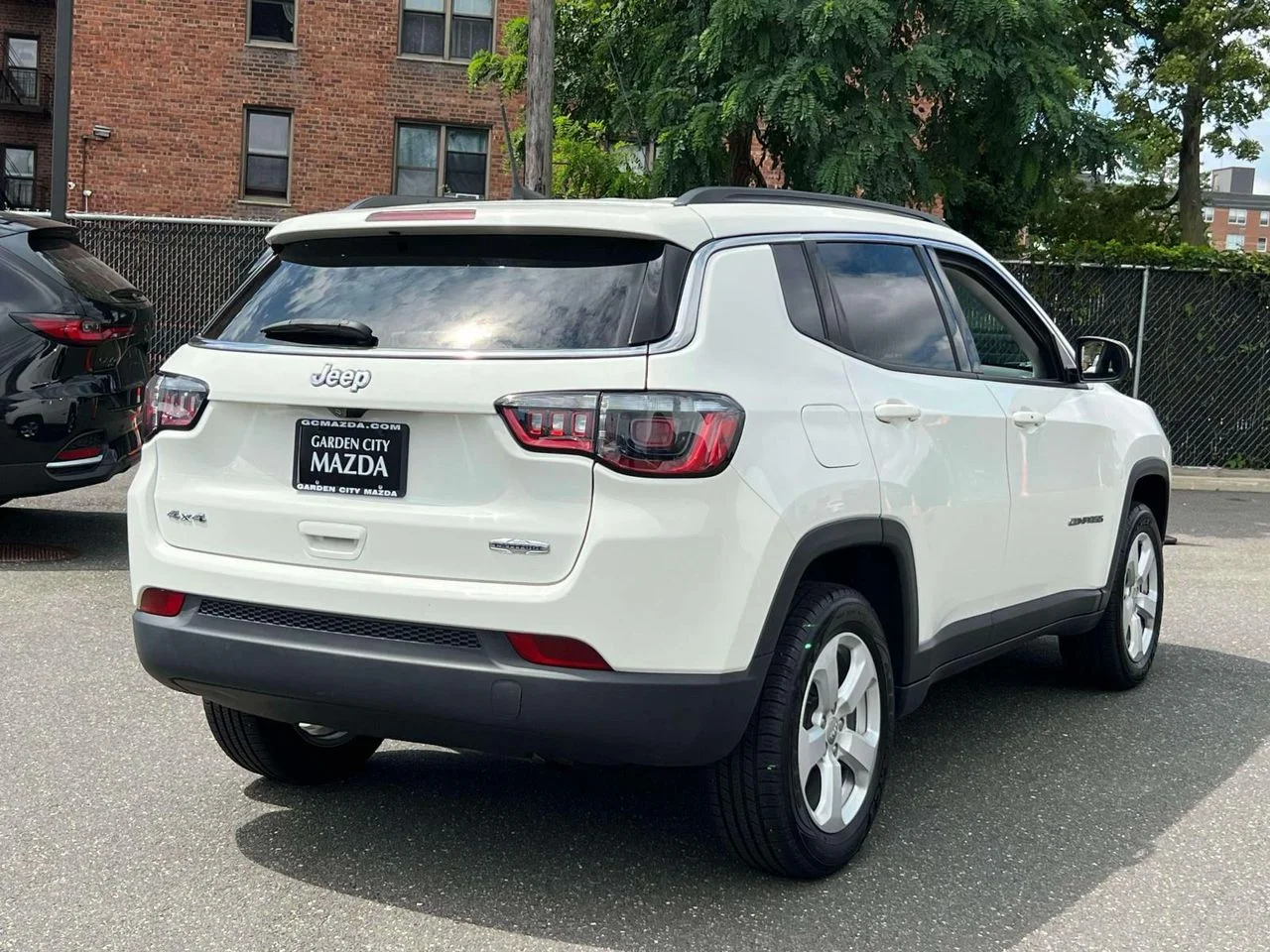 Used 2021 White Clearcoat Jeep Latitude 4x4 image 6