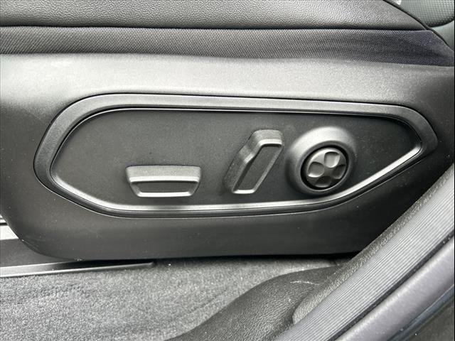 Used 2024 Rocky Mountain Pearlcoat Jeep  image 9