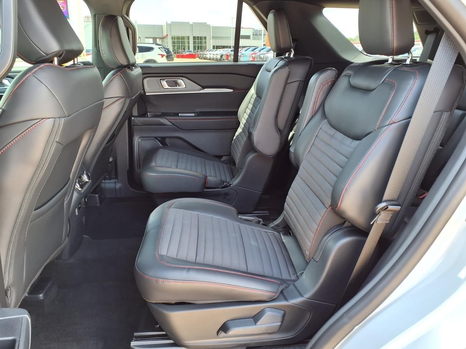 2026 Ford Explorer ST-LINE - Photo 18