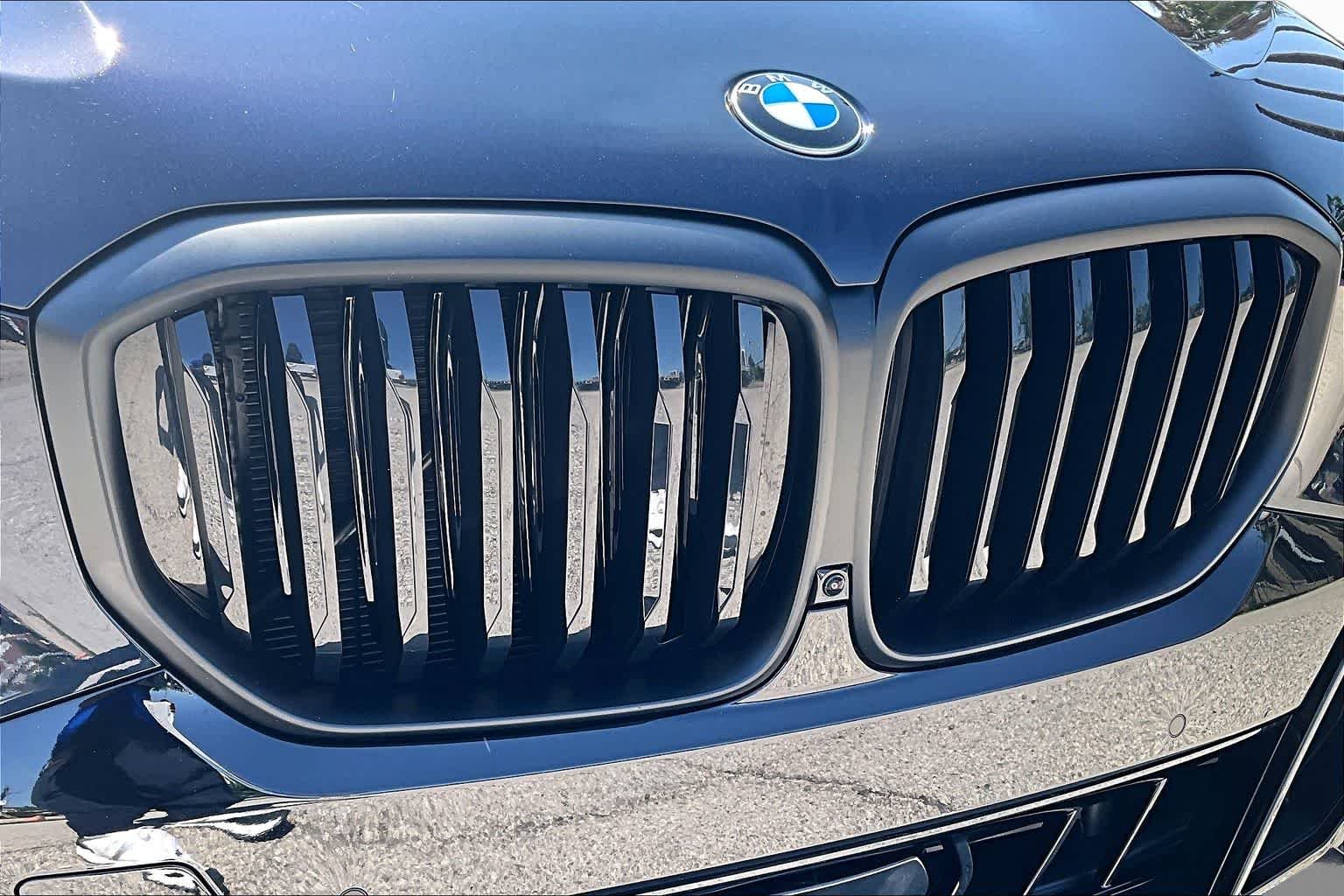 Used 2026 Black Sapphire Metallic BMW sDrive40i image 28