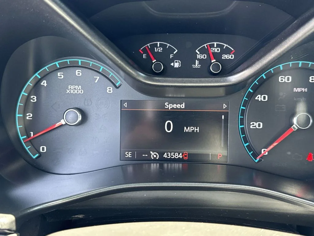 Used 2022 Gray Chevrolet Z71 image 12