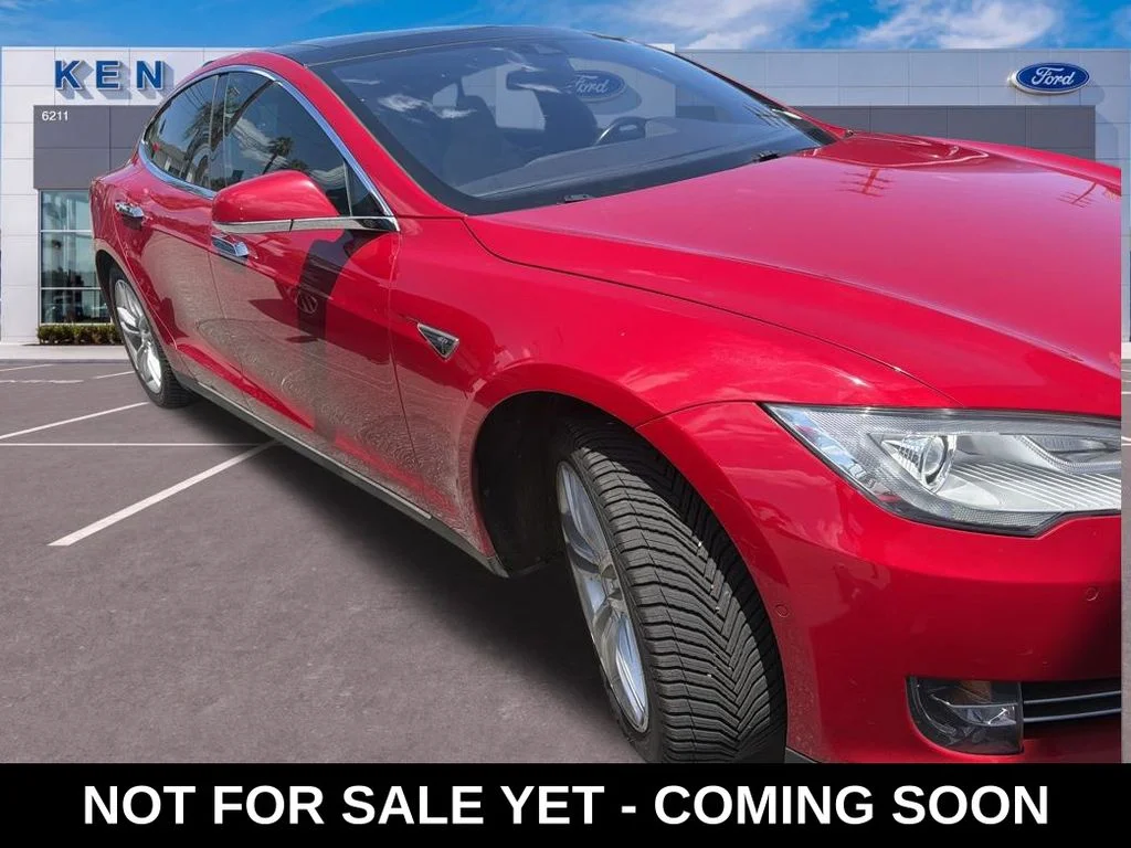 Used 2014 Red Tesla Base image 1