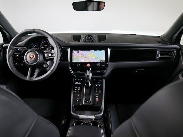 2025 Porsche Macan T - Photo 13