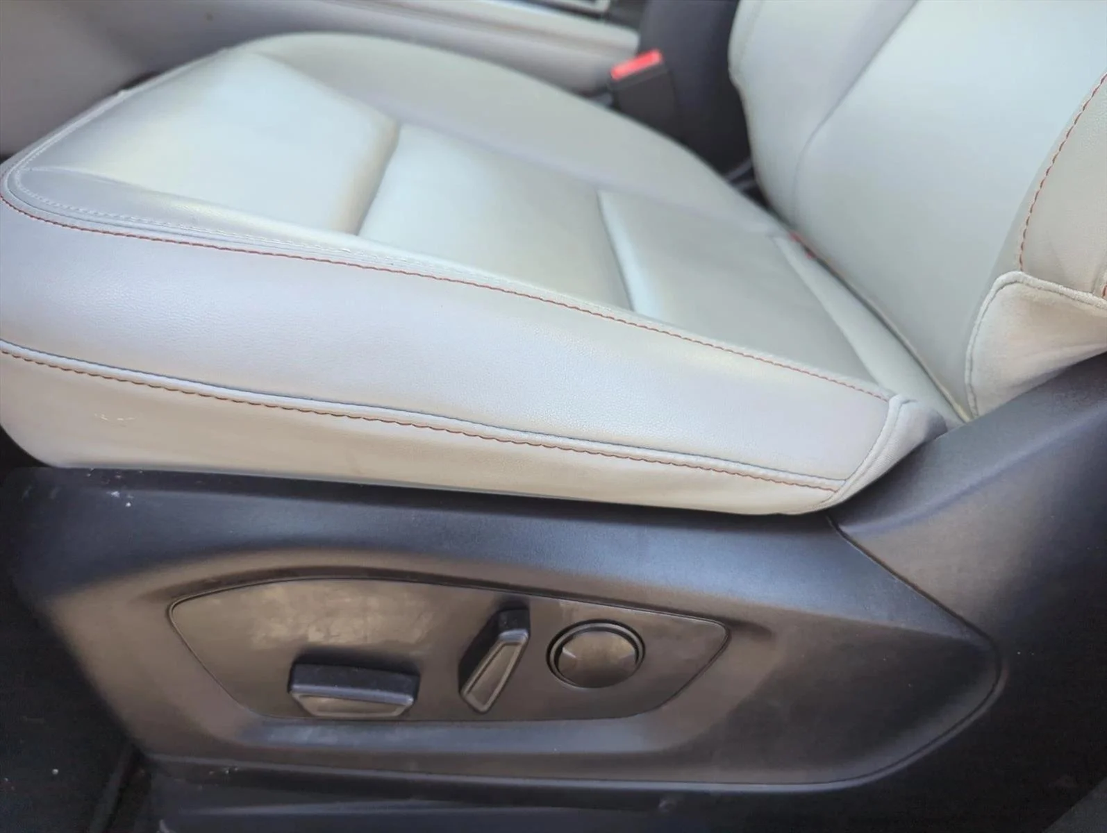 Used 2025 Agate Black Metallic Ford Active image 12