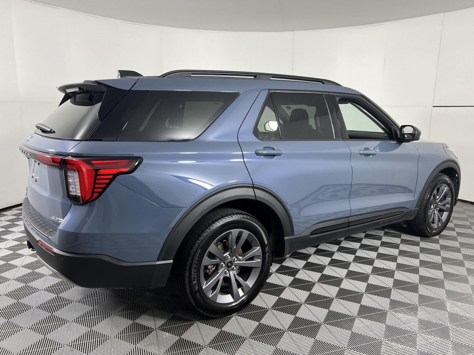 Used 2026 Vapor Blue Ford Active w/200A Pkg image 10