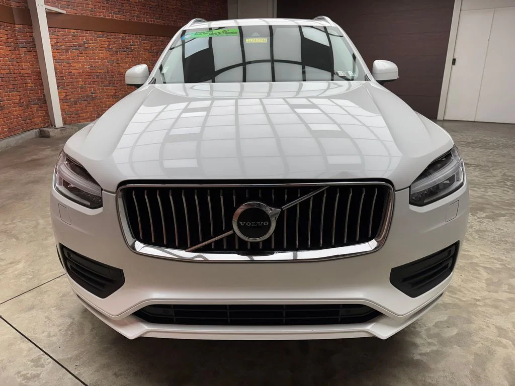 Used 2021 White Volvo T6 Momentum image 9