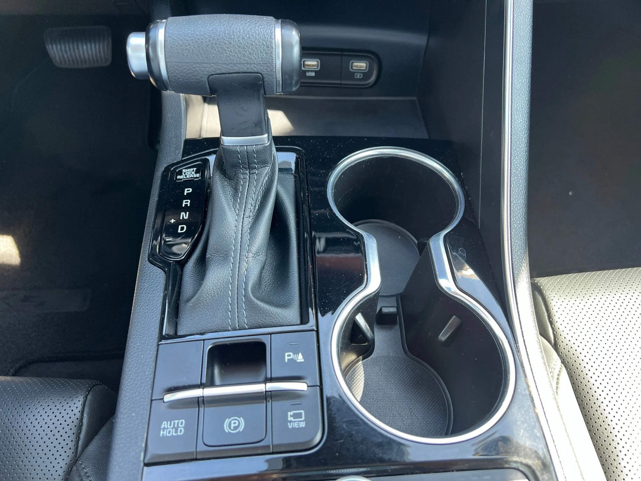 Used 2022 White Kia EX image 33