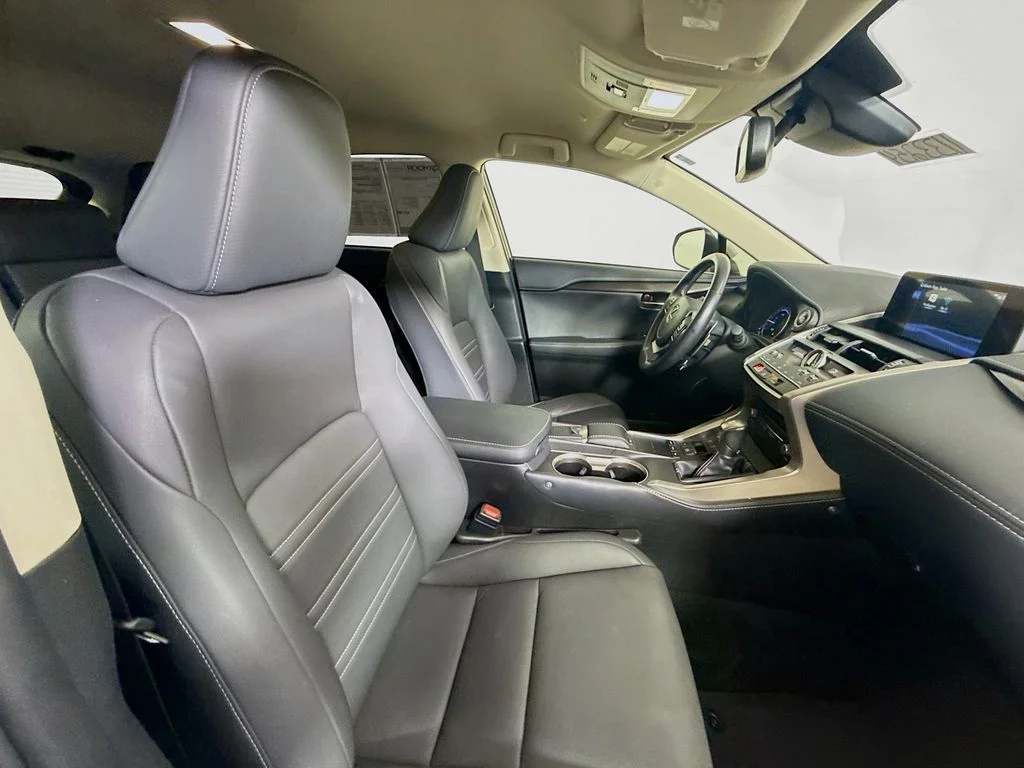 Used 2021 Eminent White Pearl Lexus Base image 26