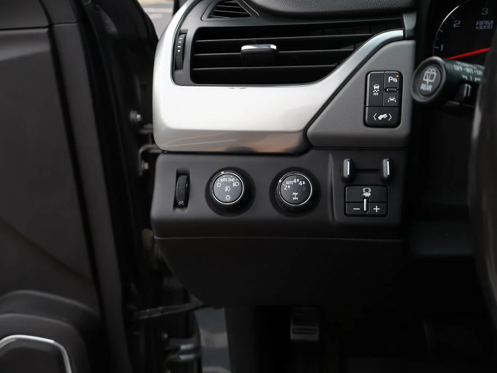Used 2018 Gray Chevrolet LT image 37