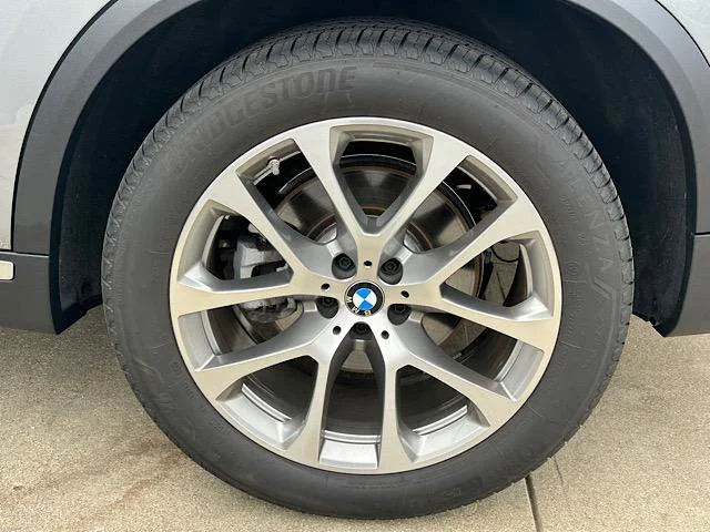 Certified Used 2026 Skyscraper Grey Metallic BMW xDrive40i image 33